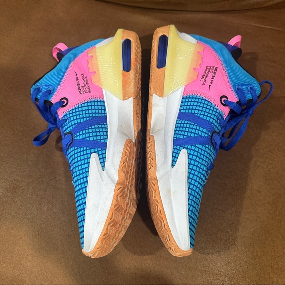 {preloved} LeBron’s Witness Blue and Pink Men's Sneakers - Picture 5 of 10